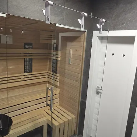 So Saunou, Primo Stary Smokovec *